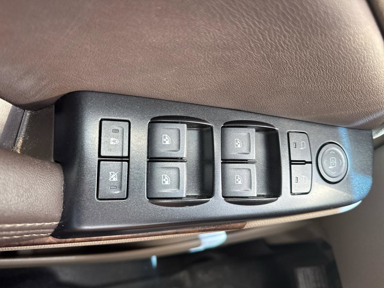 Used 2020 Chevrolet Suburban LT image 33