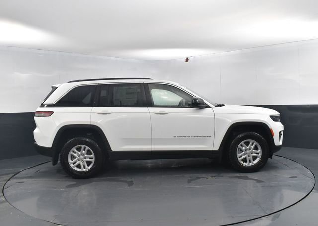 New 2025 Jeep Grand Cherokee Laredo w/ MOPAR Finishing Package image 11