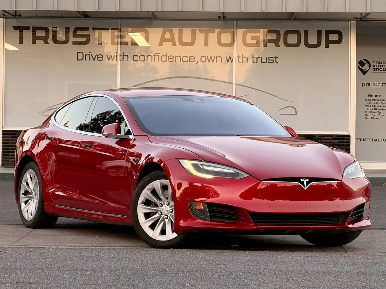 Used 2016 Tesla Model S 70 RWD image 2