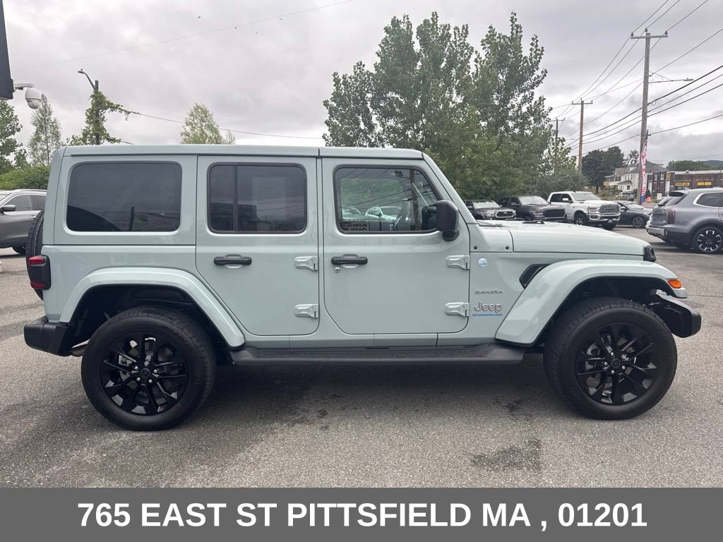 Used 2024 Jeep Wrangler Unlimited Sahara w/ Technology Group AWD/4WD image 9