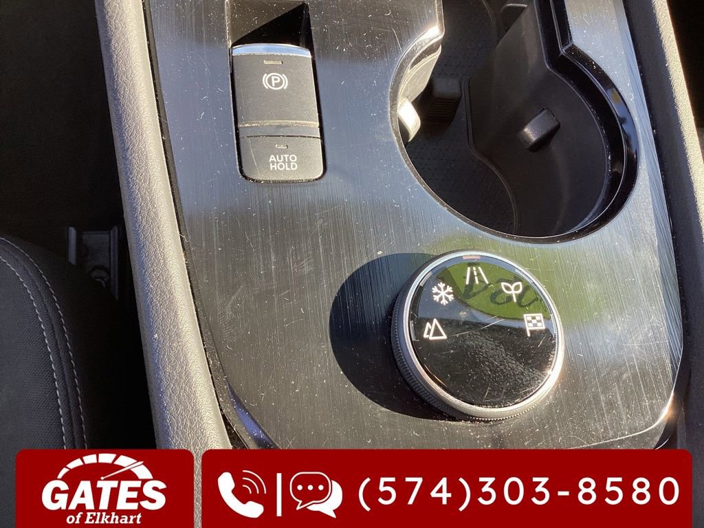 Used 2024 Nissan Rogue SV image 30