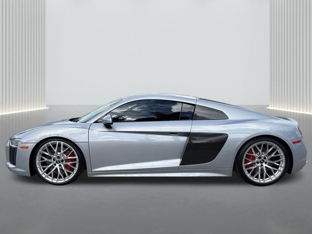 Used 2017 Audi R8 V10 w/ Carbon Exterior Package image 8