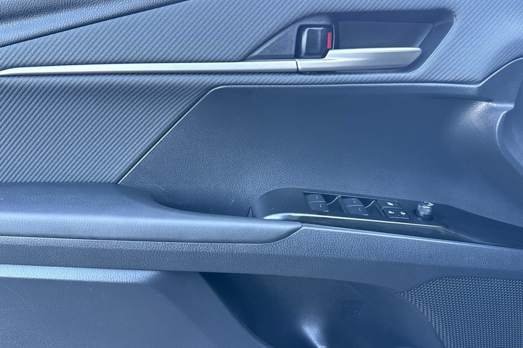 Used 2025 Toyota Camry SE FWD image 11