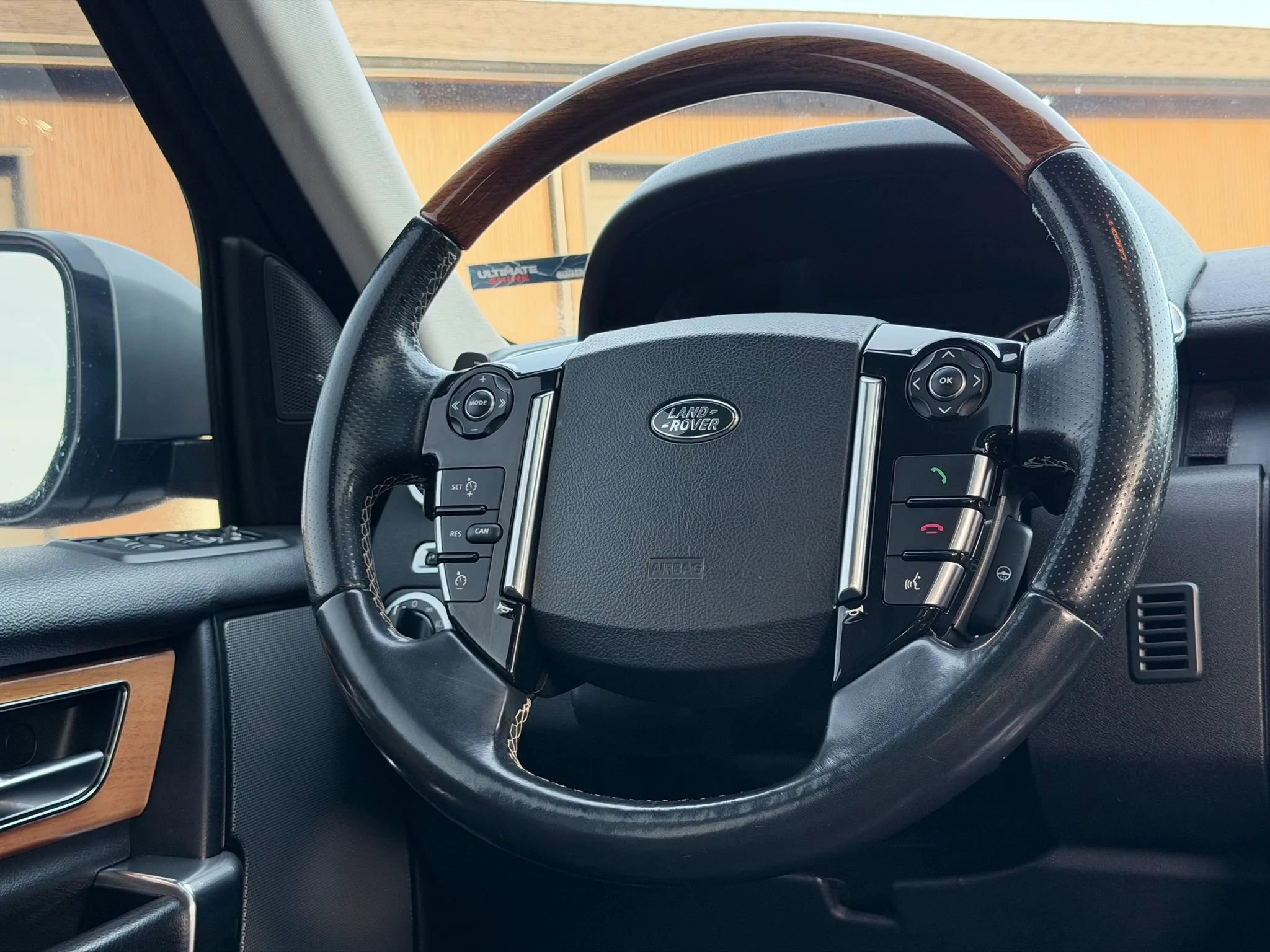 Used 2015 Land Rover LR4 HSE AWD/4WD image 14