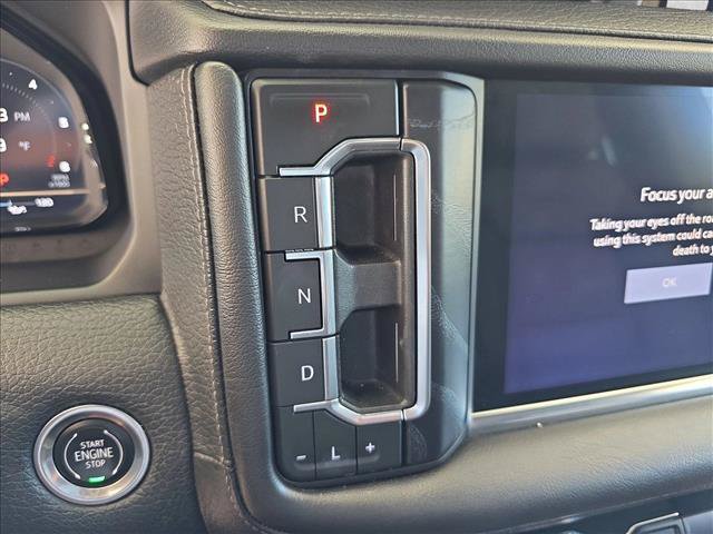 Used 2022 GMC Yukon XL Denali w/ Advanced Technology Package AWD/4WD image 12