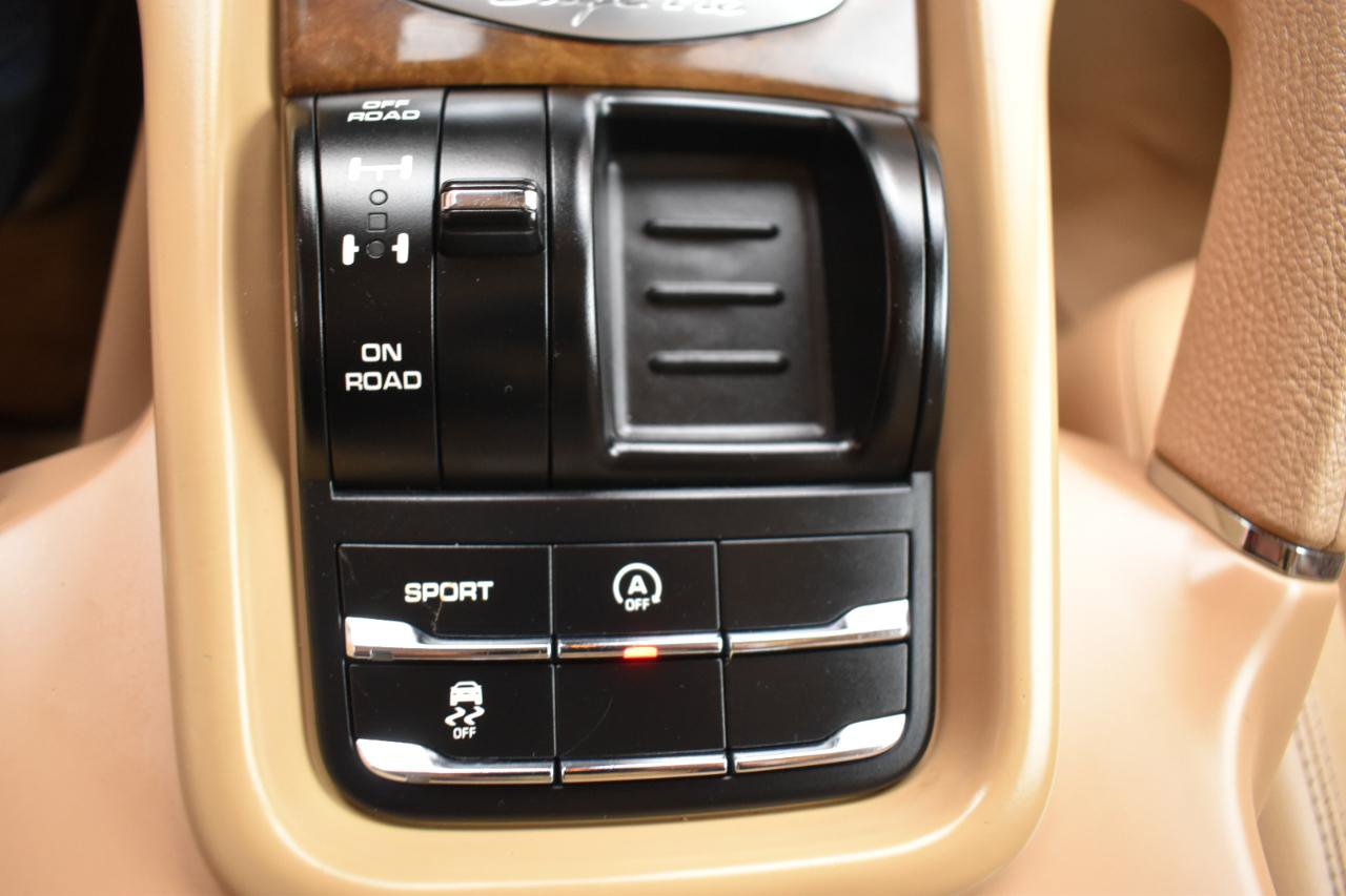 Used 2014 Porsche Cayenne S AWD/4WD image 31