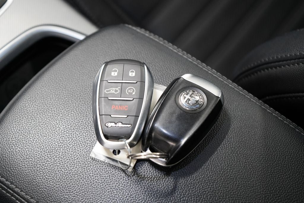 Used 2023 Alfa Romeo Stelvio Veloce AWD/4WD image 29