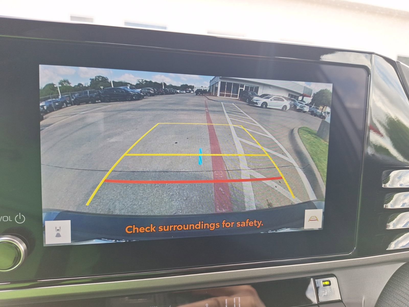 Used 2025 Toyota Camry SE w/ Convenience Package image 25