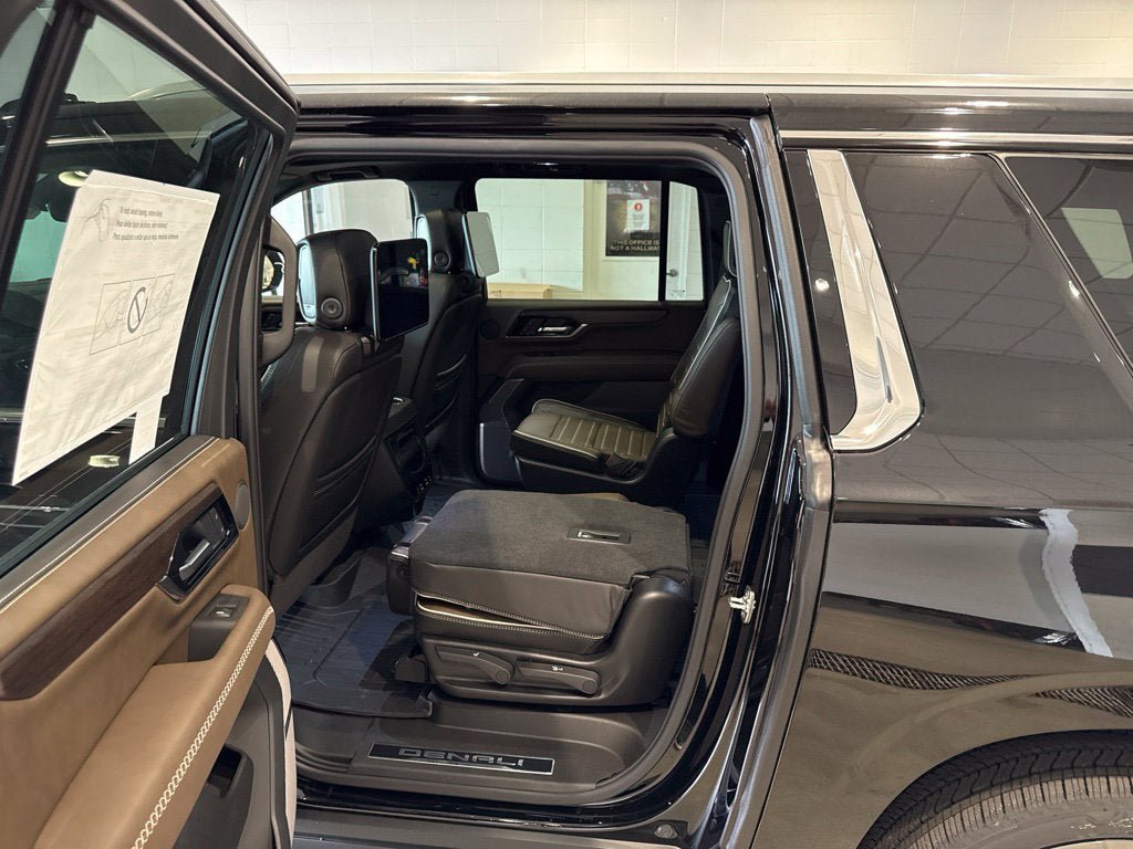 New 2026 GMC Yukon XL Denali Ultimate w/ LPO, Floor Liner Package AWD/4WD image 23