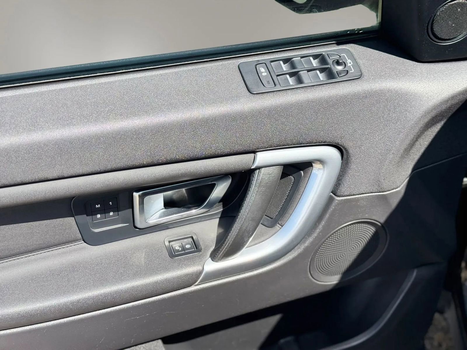 Used 2018 Land Rover Discovery Sport HSE image 15