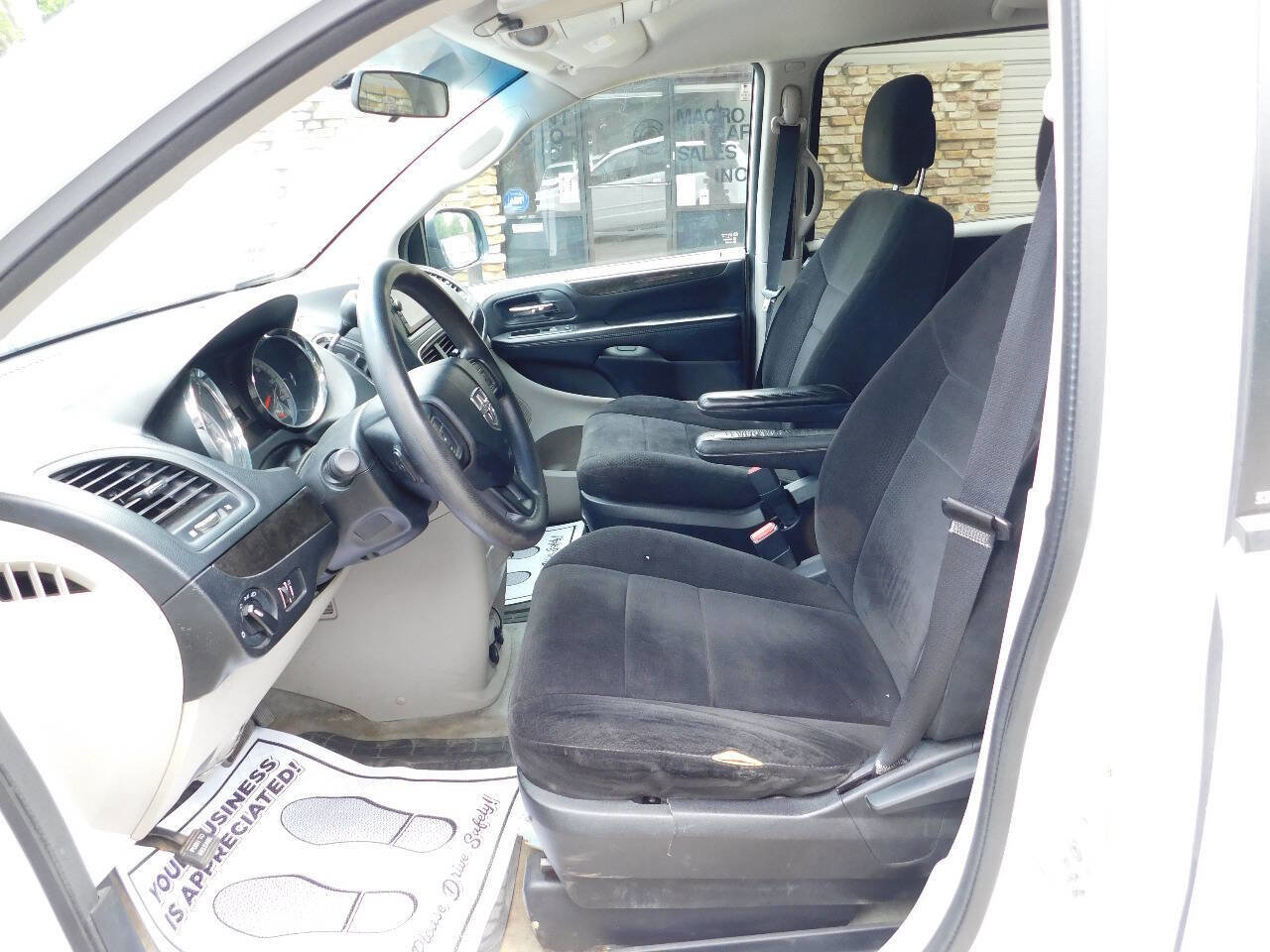 Used 2013 Dodge Grand Caravan SE image 24