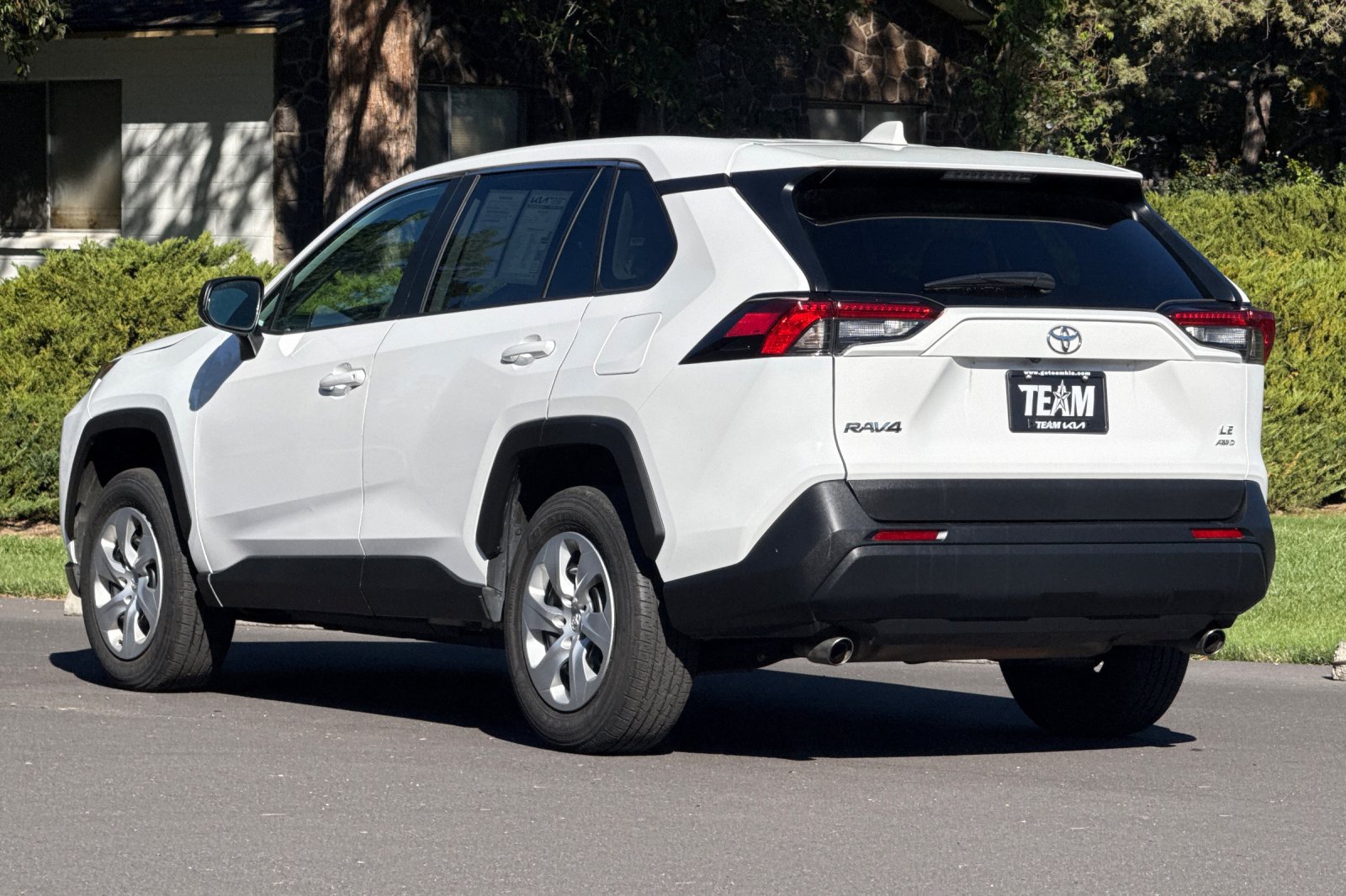 Used 2025 Toyota RAV4 LE AWD/4WD image 6