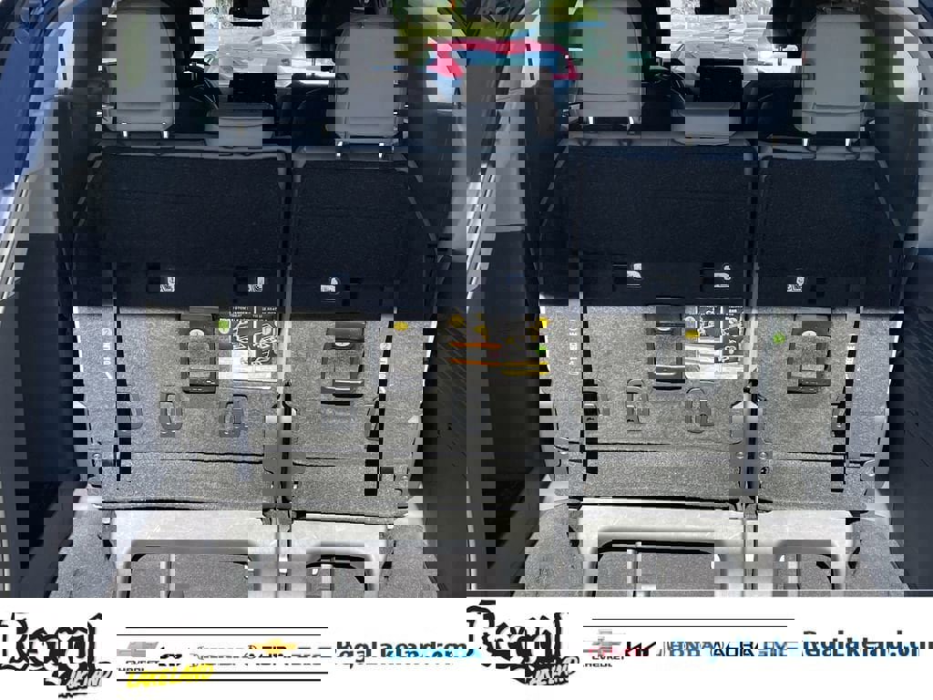 Used 2023 Toyota Sienna Limited image 10