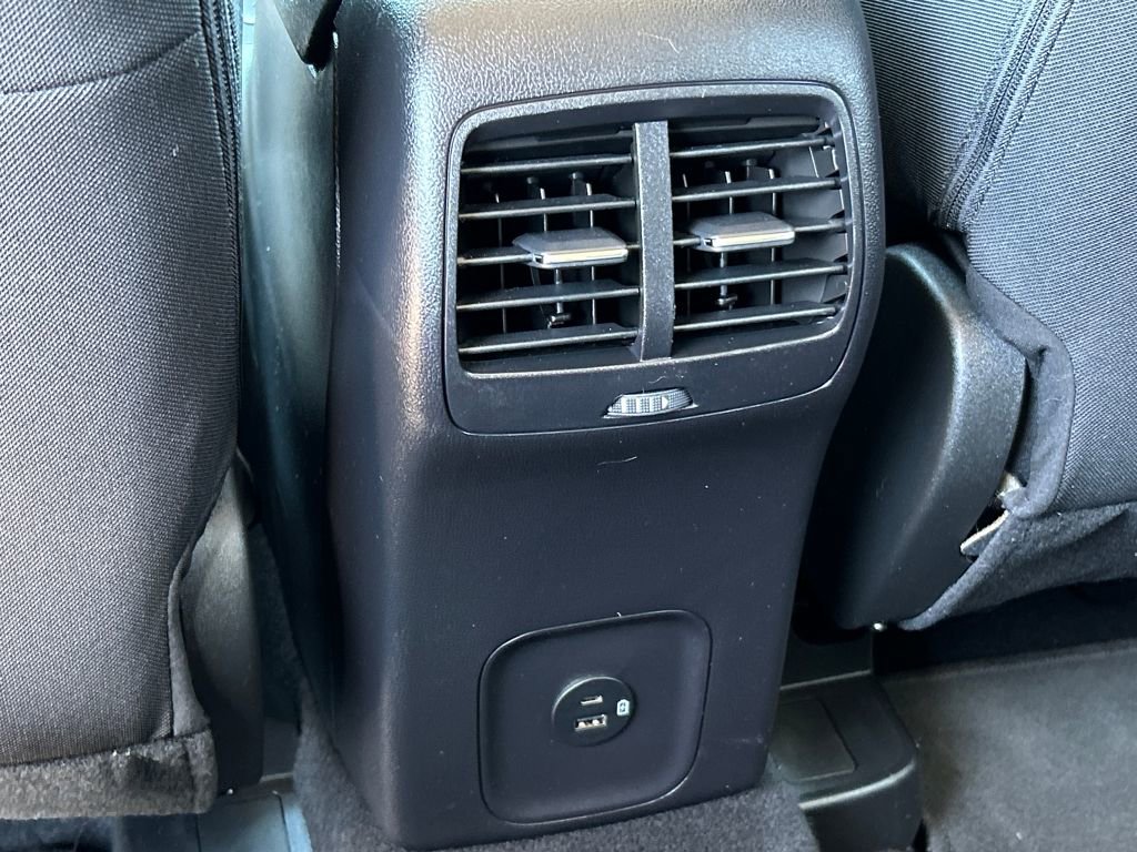 Used 2022 Ford Escape SE w/ SE Sport Appearance Package image 19