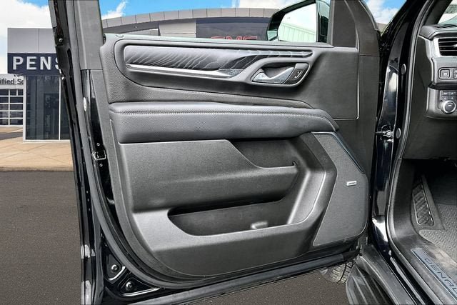Used 2024 GMC Yukon XL Denali AWD/4WD image 18