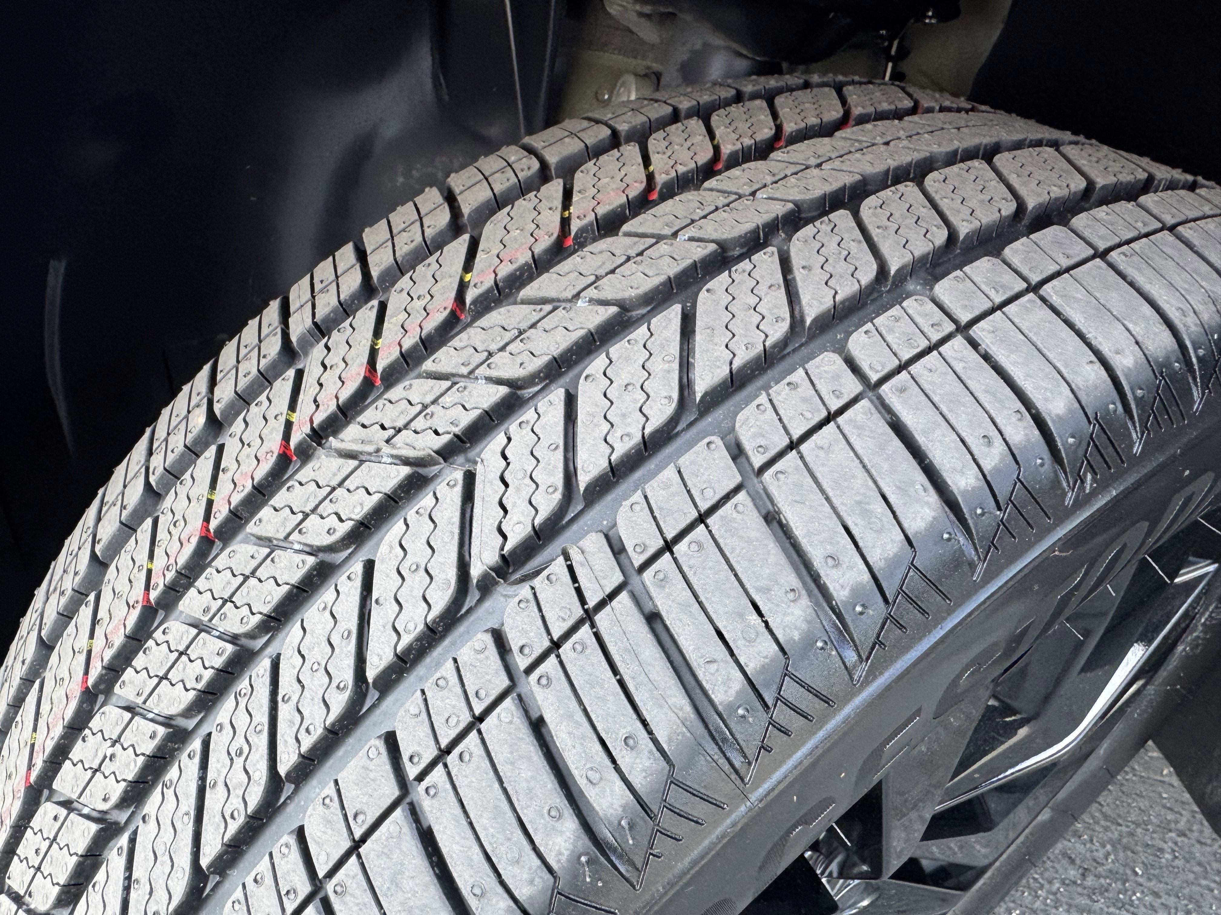 Certified 2023 Volkswagen Taos SE w/ Panoramic Sunroof Package image 13