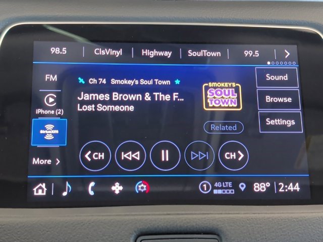 Certified 2023 Cadillac XT4 Luxury w/ Cold Weather Package image 9