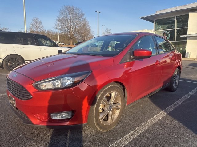Used 2018 Ford Focus SE w/ SE Appearance Package image 9
