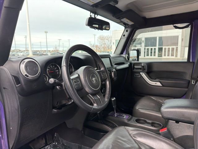 Used 2017 Jeep Wrangler Unlimited Sahara w/ Connectivity Group image 14