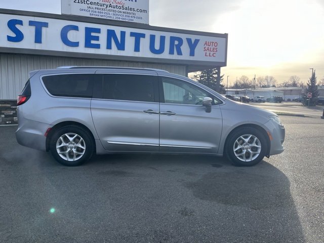 Used 2020 Chrysler Pacifica Limited image 18