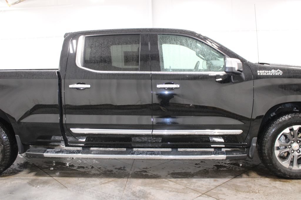 Used 2025 Chevrolet Silverado 1500 High Country AWD/4WD image 11