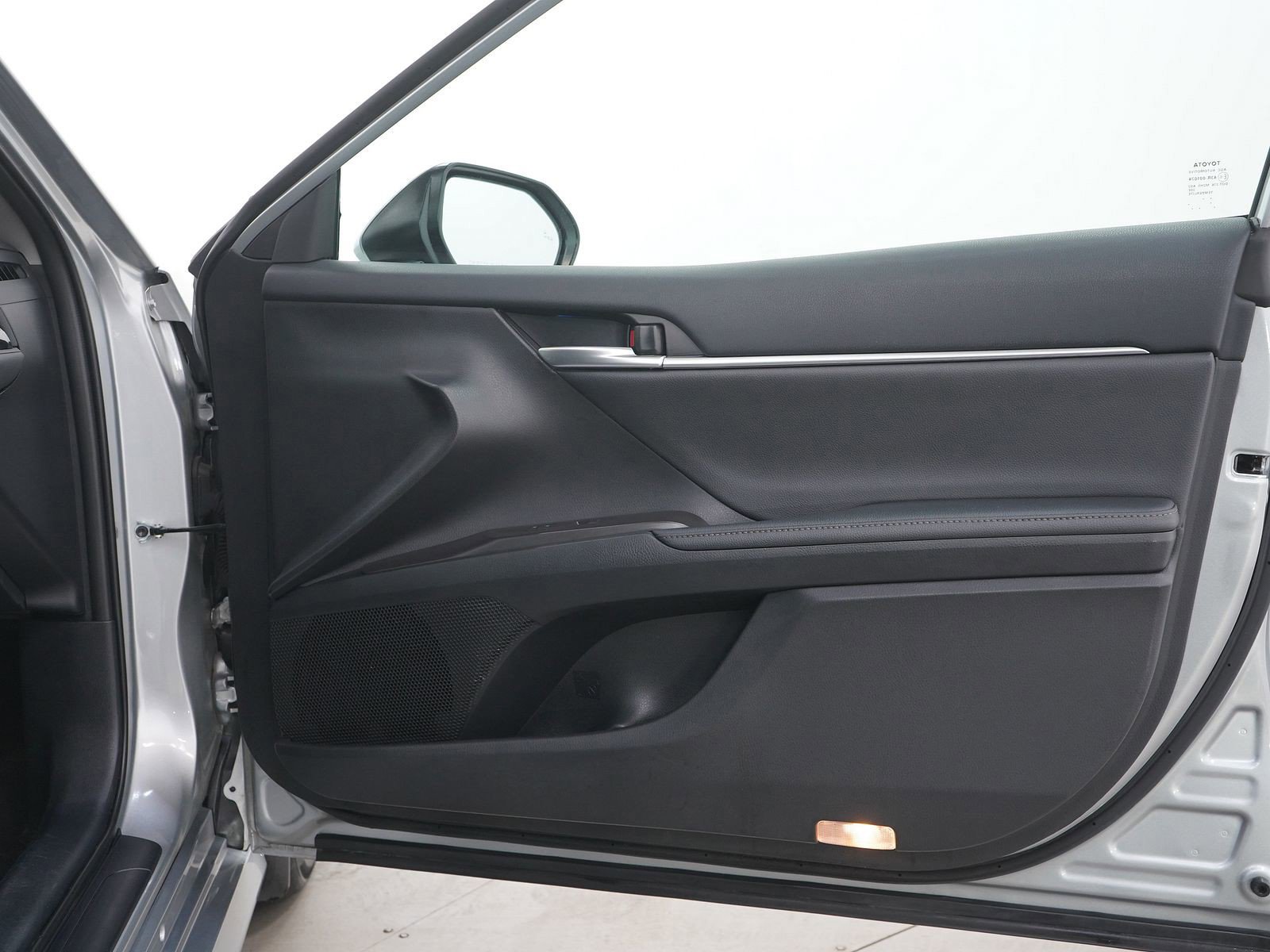 Used 2024 Toyota Camry XLE w/ Navigation Package FWD image 9