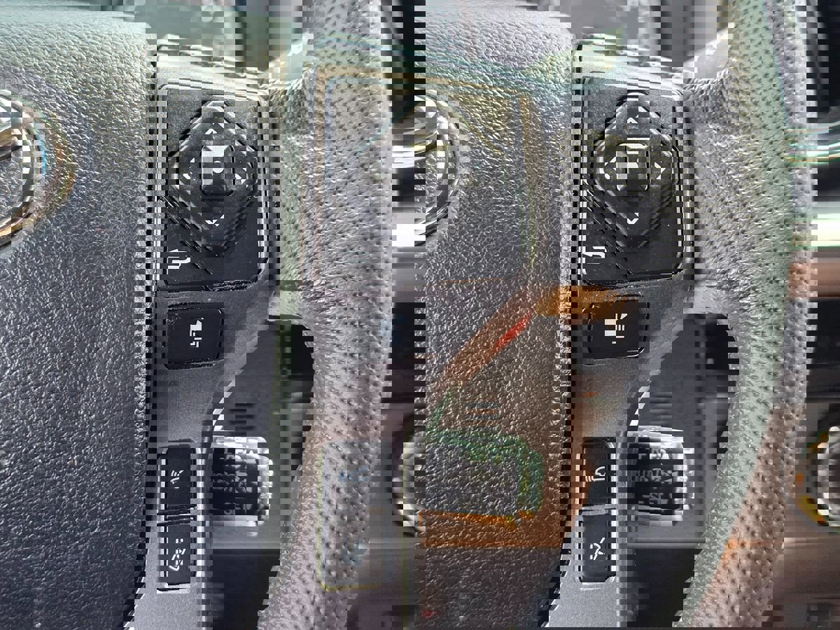 Used 2018 Toyota Tacoma TRD Off-Road w/ Technology Package image 27