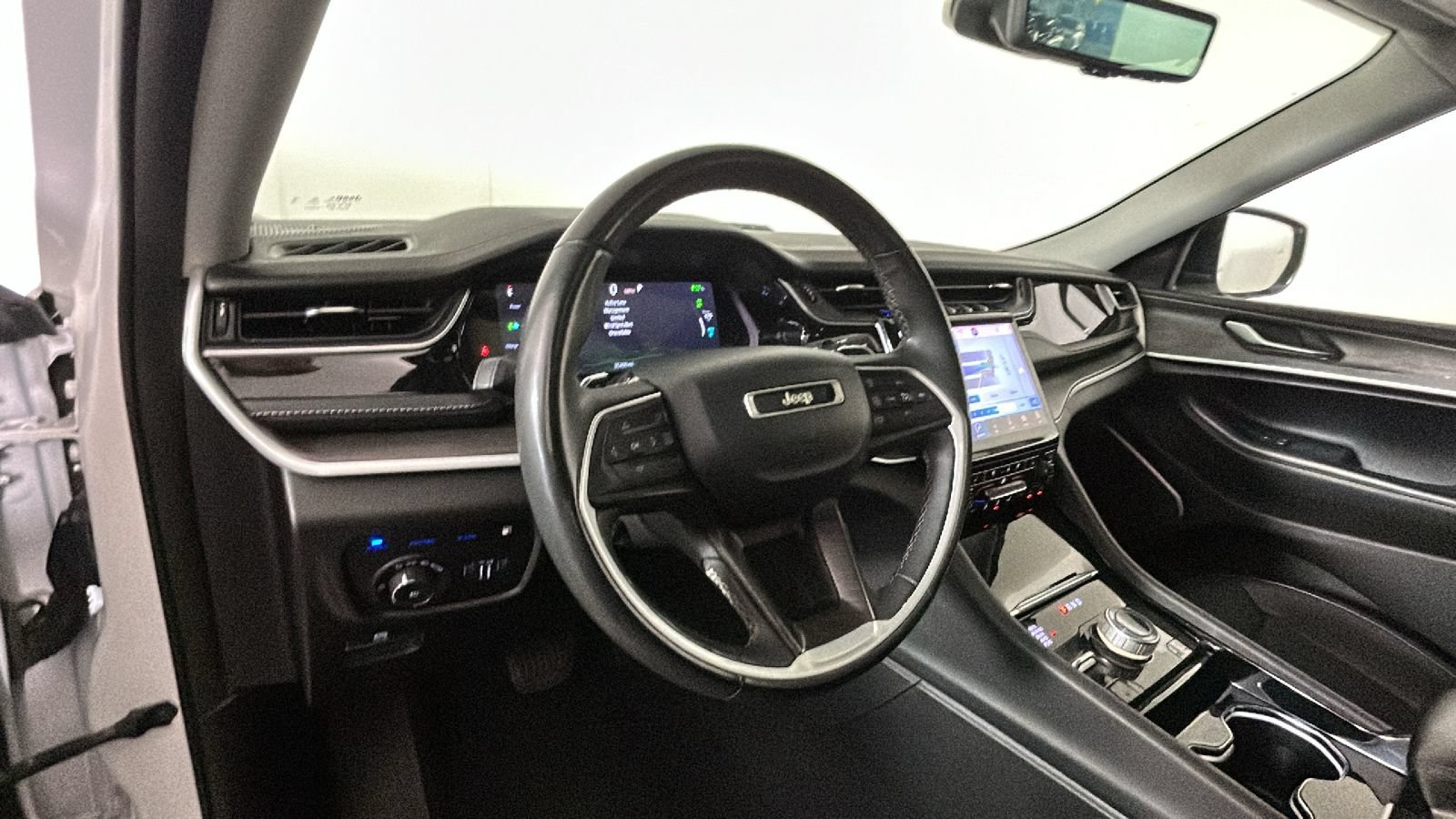 Used 2023 Jeep Grand Cherokee 4WD 4xe w/ Luxury Tech Group II image 16