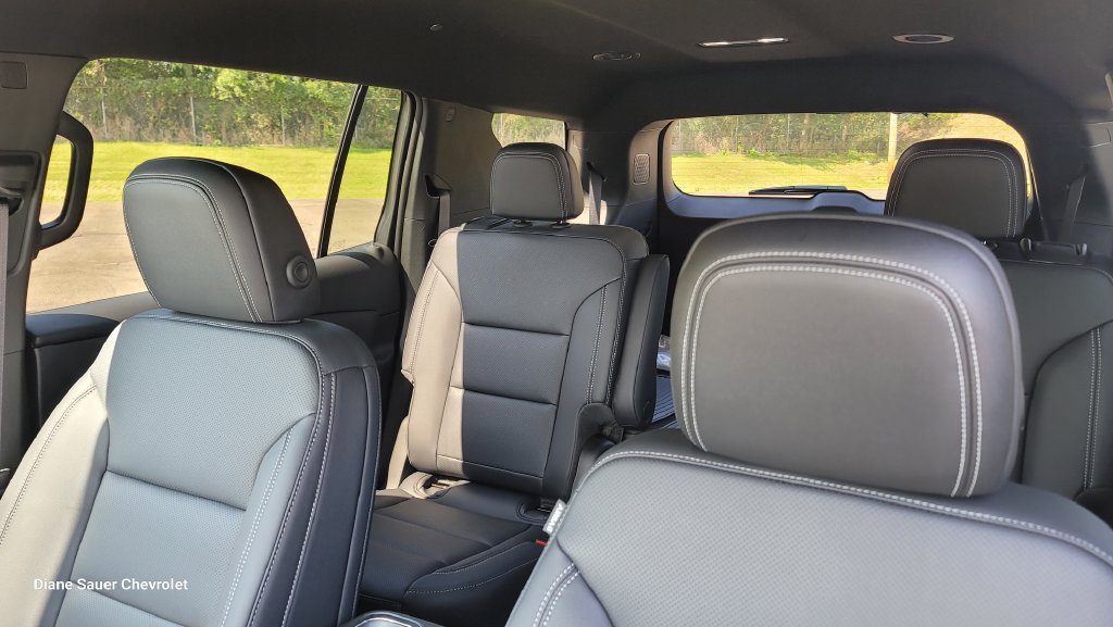 New 2027 Chevrolet Traverse LT w/ Midnight/Sport Edition FWD image 24