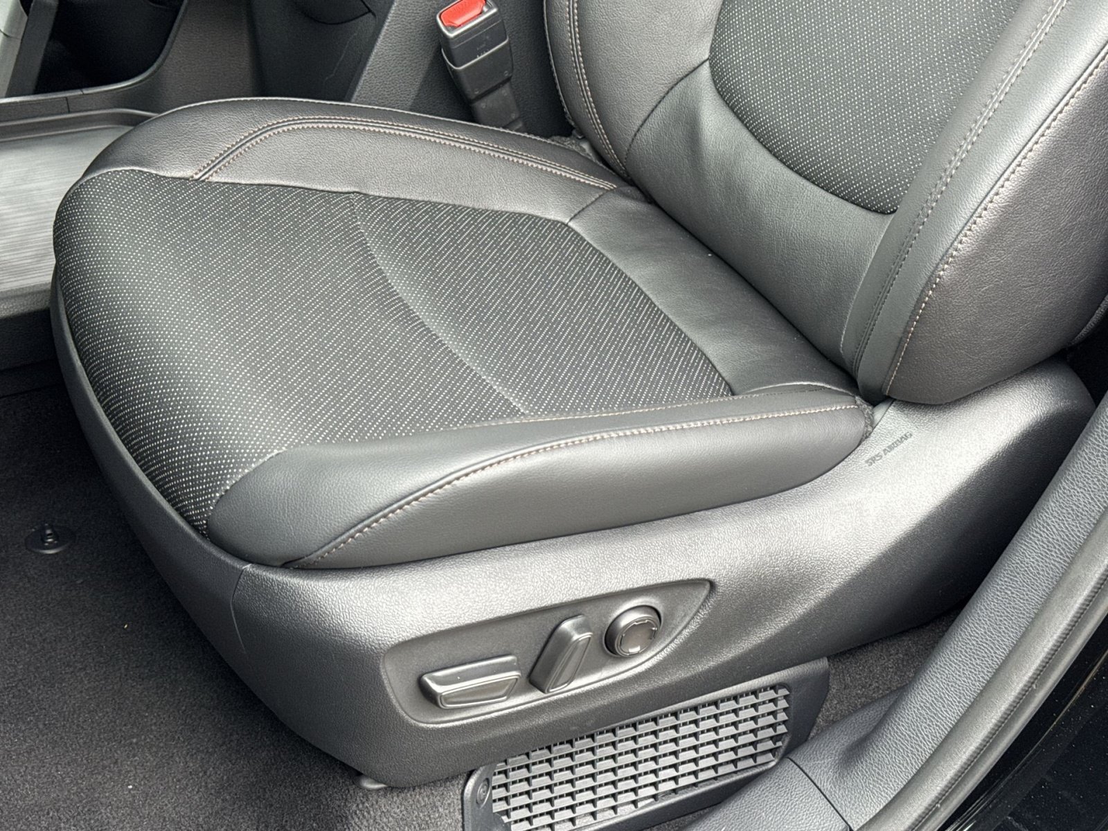 New 2026 Toyota Sienna Platinum AWD/4WD image 22