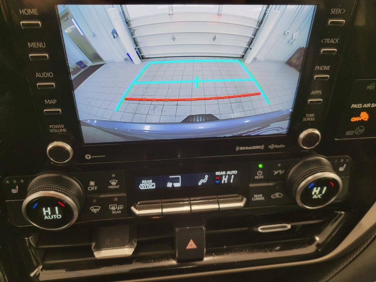 Used 2020 Toyota Highlander XLE image 15