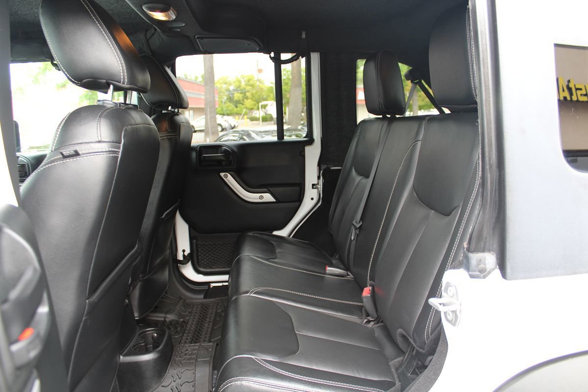 Used 2018 Jeep Wrangler Unlimited Rubicon w/ Connectivity Group AWD/4WD image 27