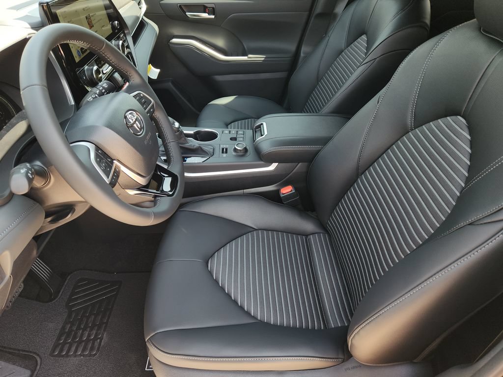 New 2026 Toyota Highlander XSE AWD/4WD image 10