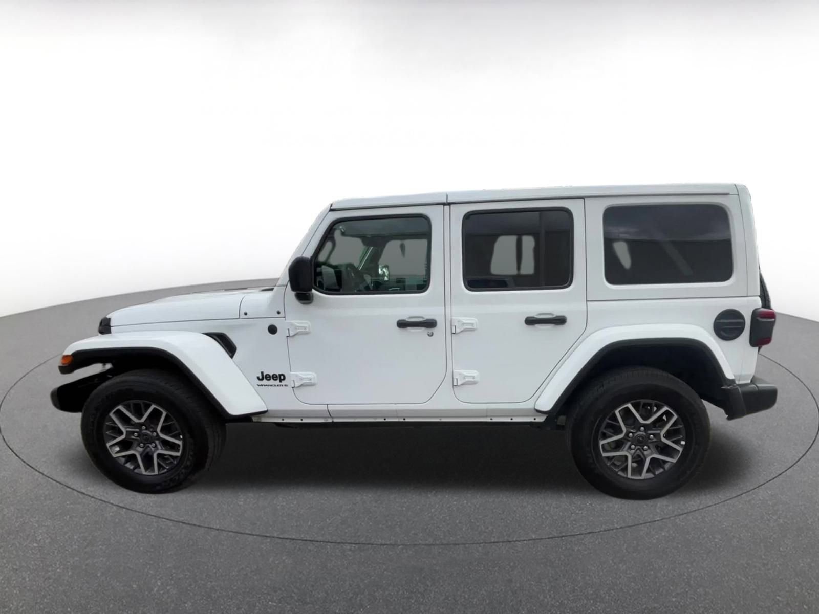 Used 2025 Jeep Wrangler Sahara image 9