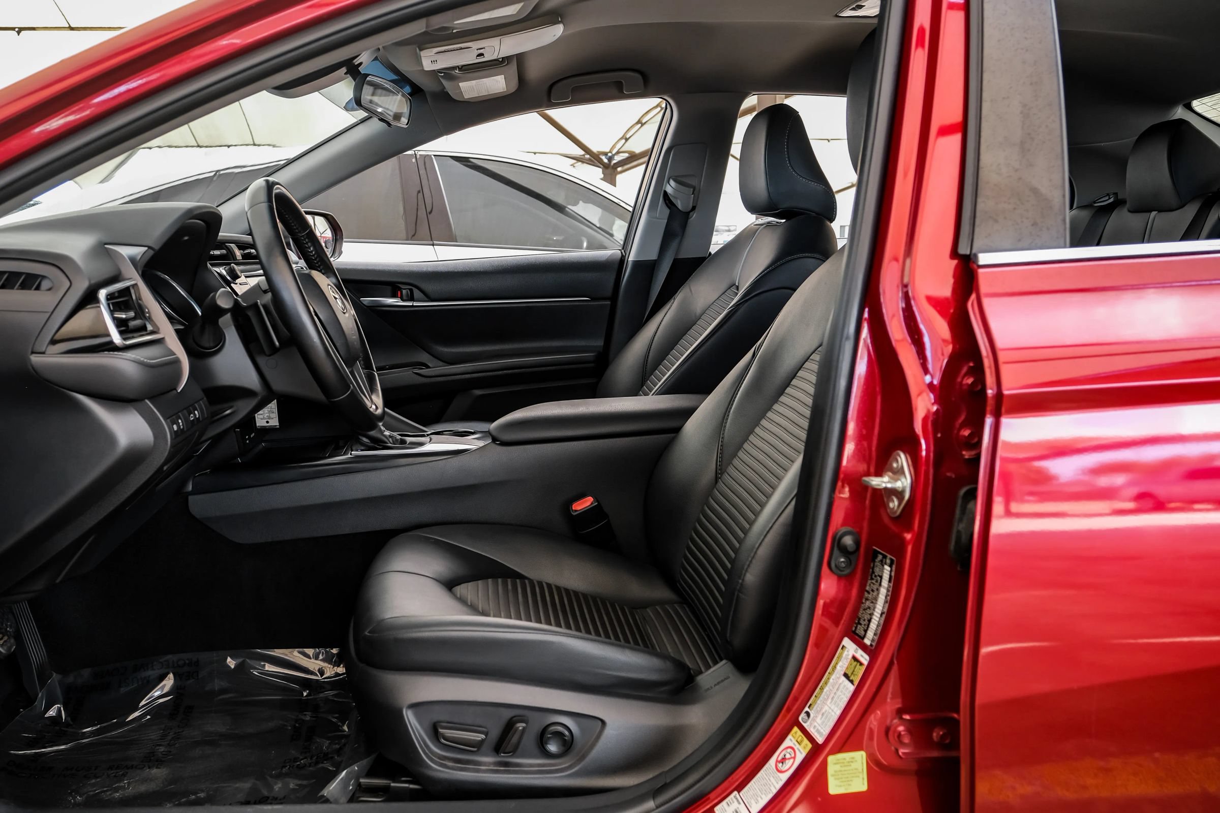 Used 2018 Toyota Camry SE FWD image 3