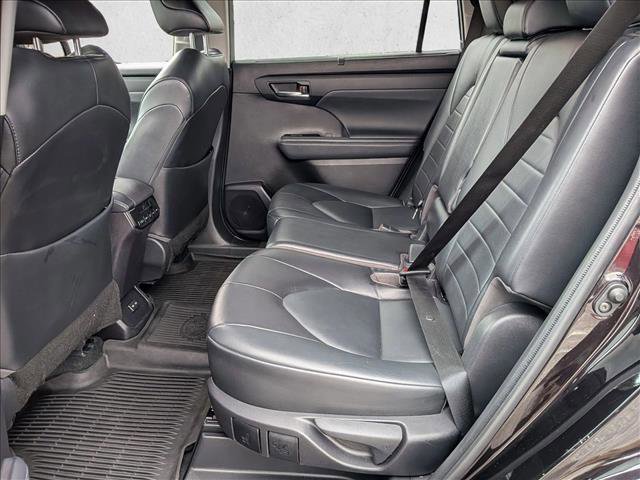 Used 2022 Toyota Highlander XLE AWD/4WD image 21