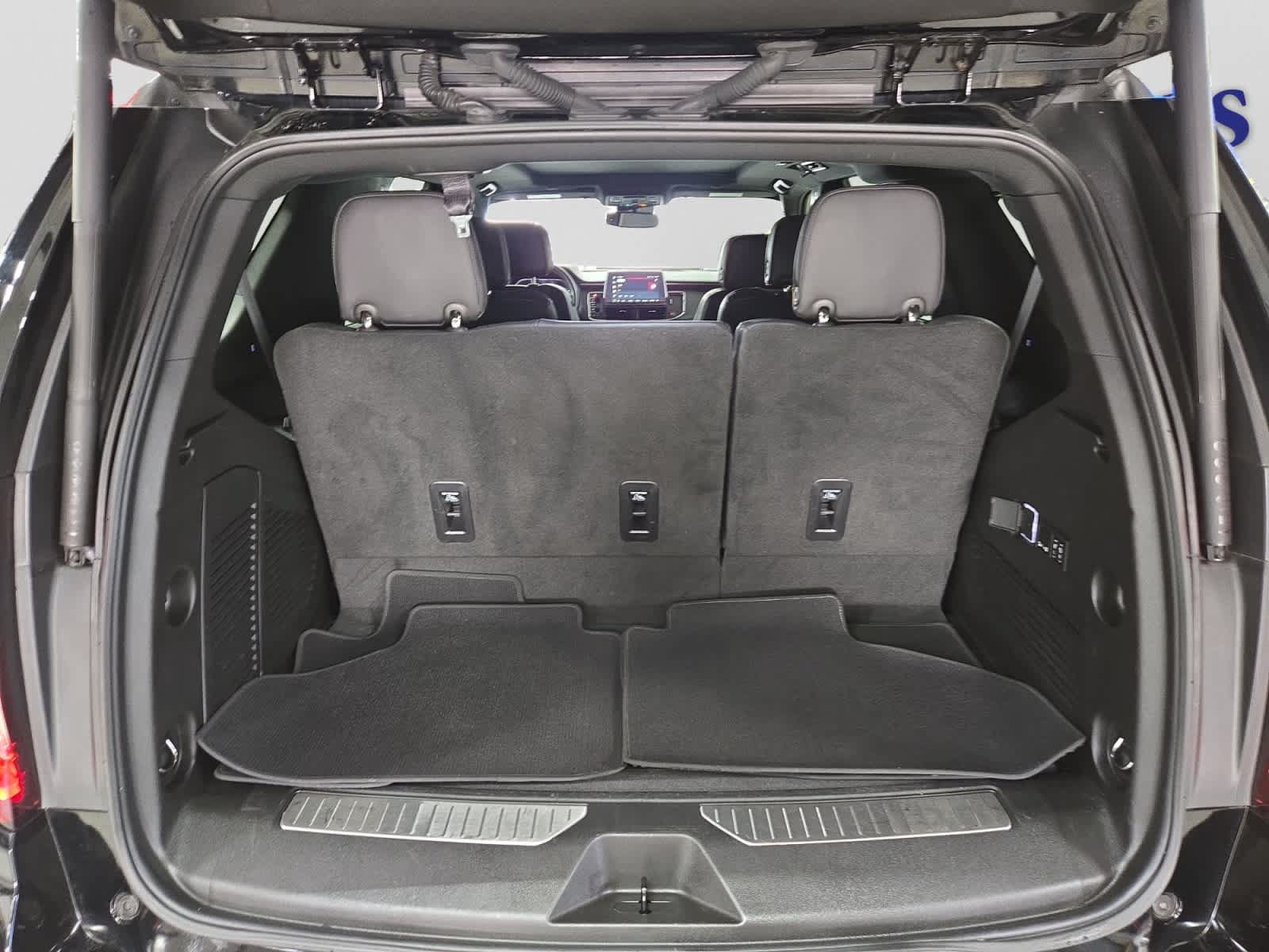 Used 2023 GMC Yukon AT4 w/ AT4 Premium Package AWD/4WD image 4