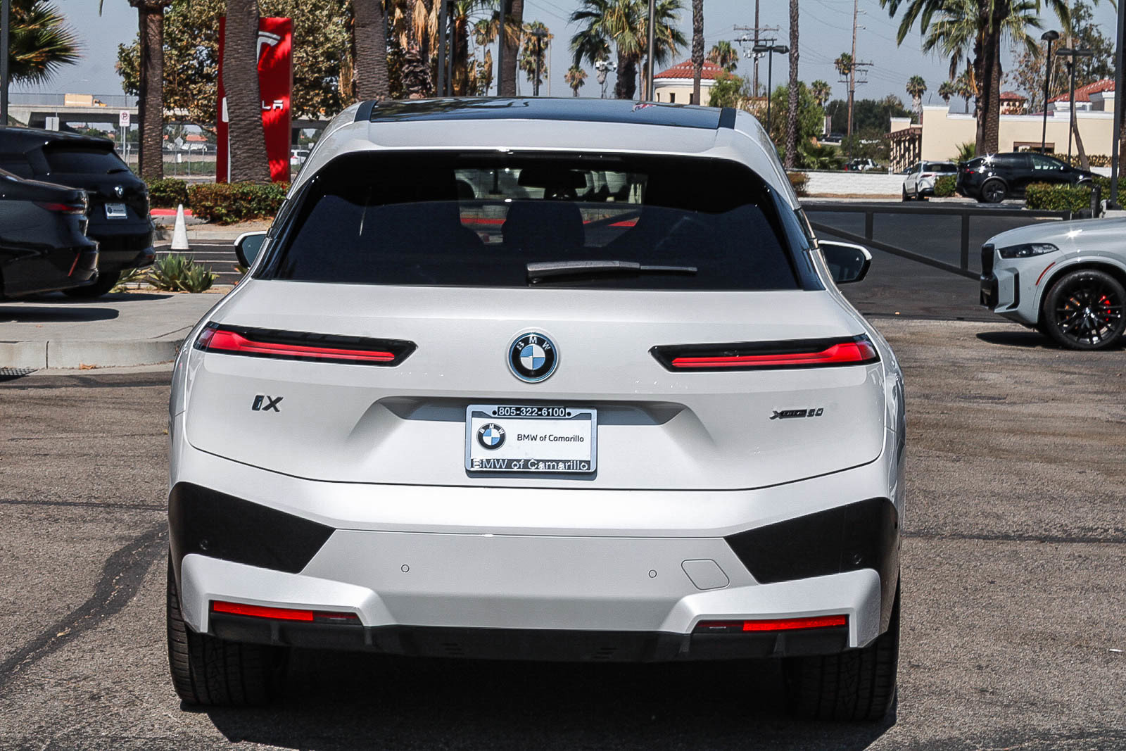 Used 2024 BMW iX xDrive50 w/ Sport Package AWD/4WD image 5