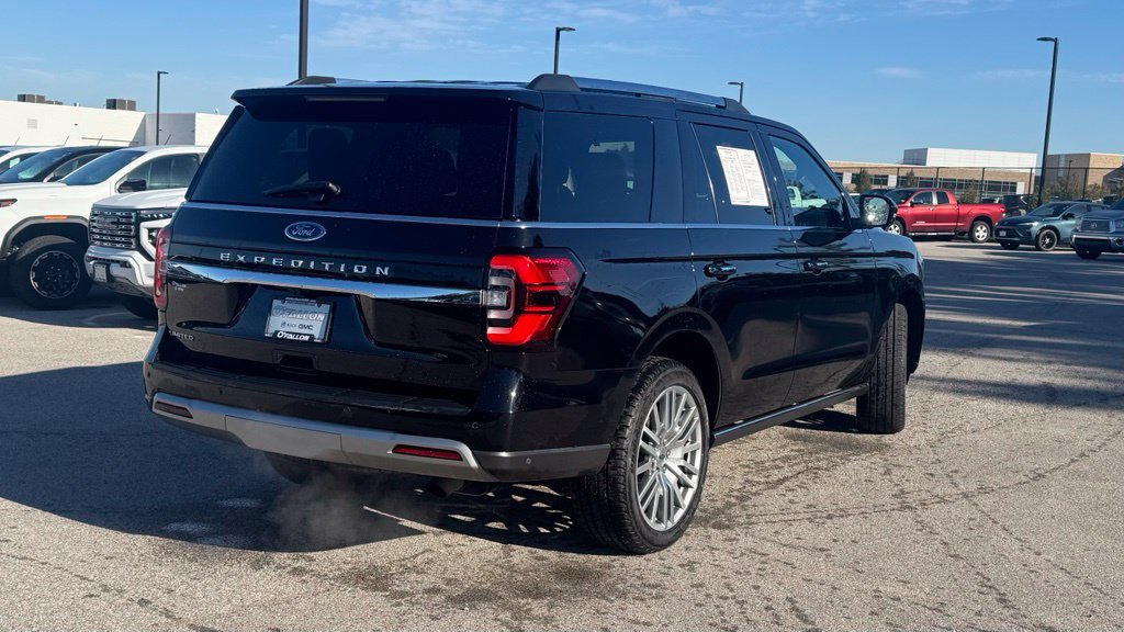 Used 2022 Ford Expedition Limited AWD/4WD image 2