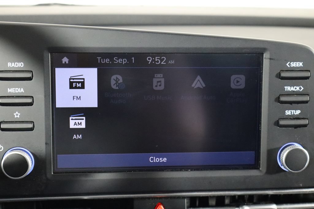 Used 2025 Hyundai Elantra SE FWD image 29