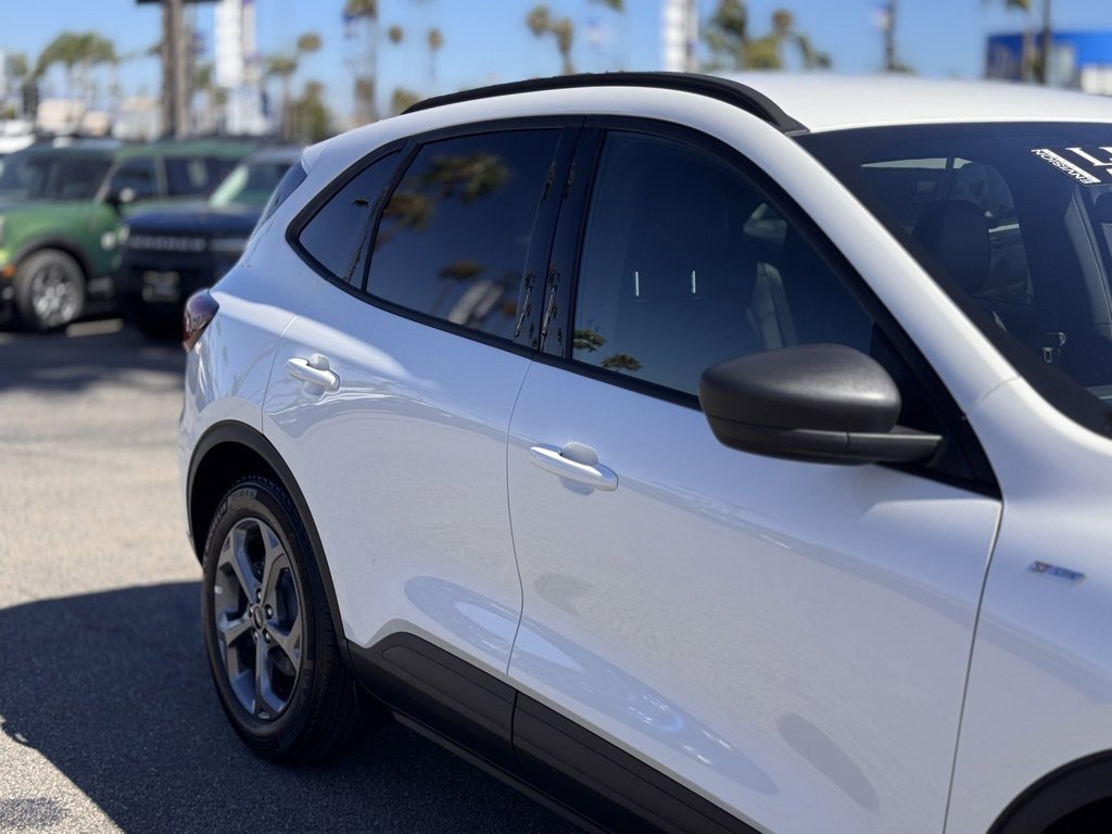 Used 2025 Ford Escape ST-Line w/ Tech Pack #1 image 5