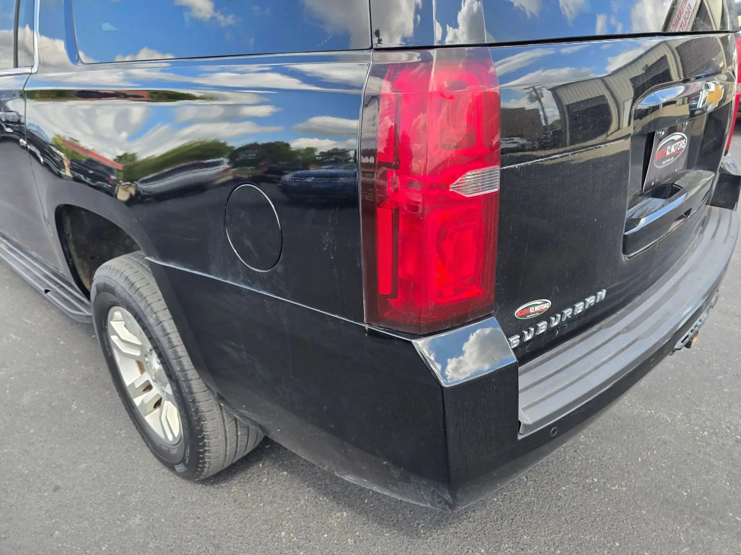 Used 2017 Chevrolet Suburban LT image 30