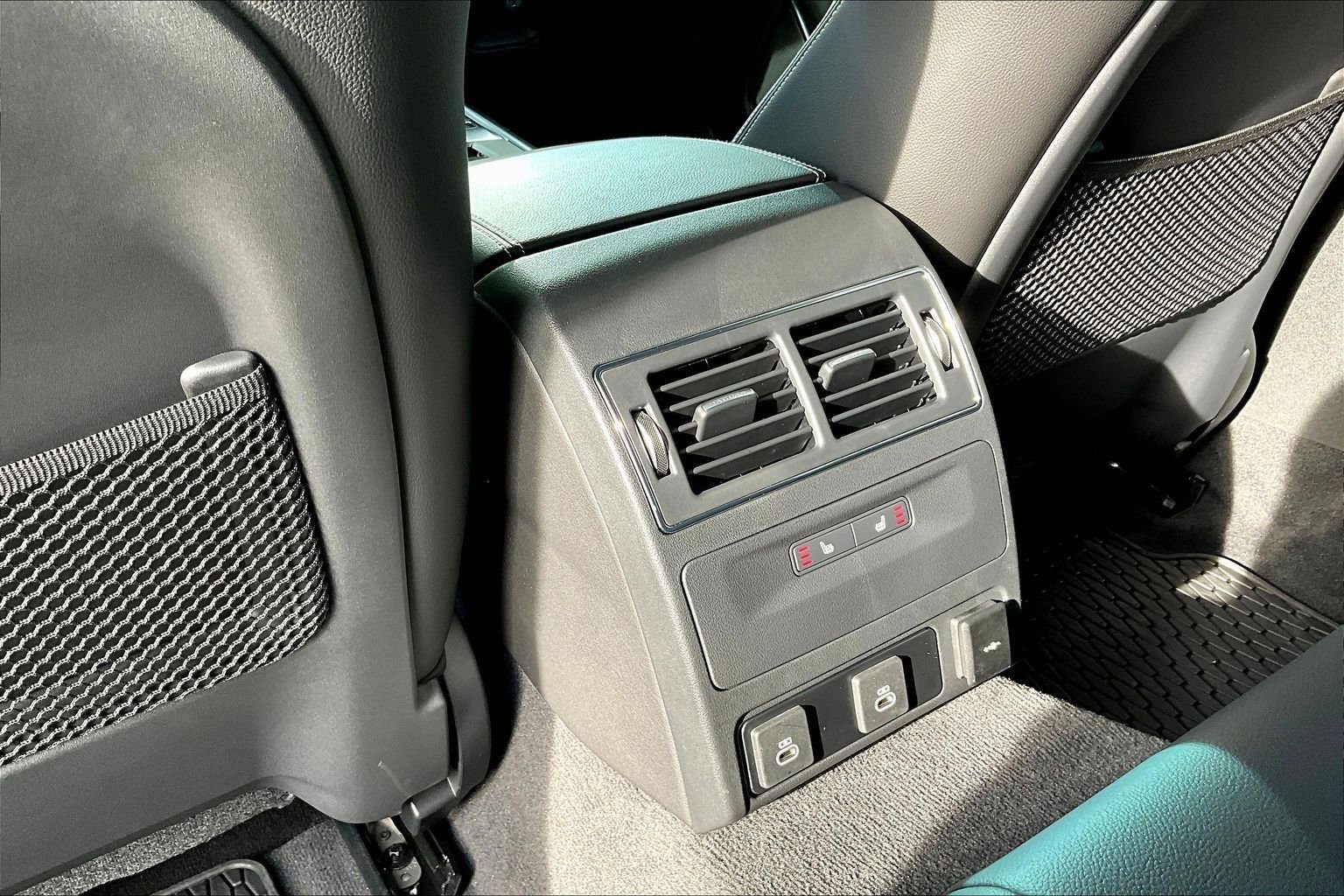 Used 2024 Jaguar XF R-Dynamic SE image 34