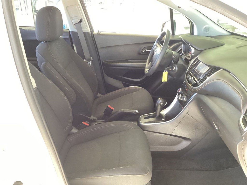 Certified 2022 Chevrolet Trax LS w/ Tint and Cruise Package image 27