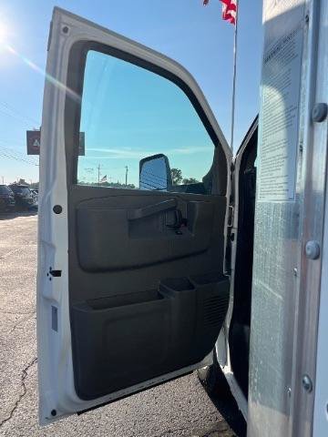 Used 2021 Chevrolet Express 4500 Extended w/ Power Convenience Package RWD image 17