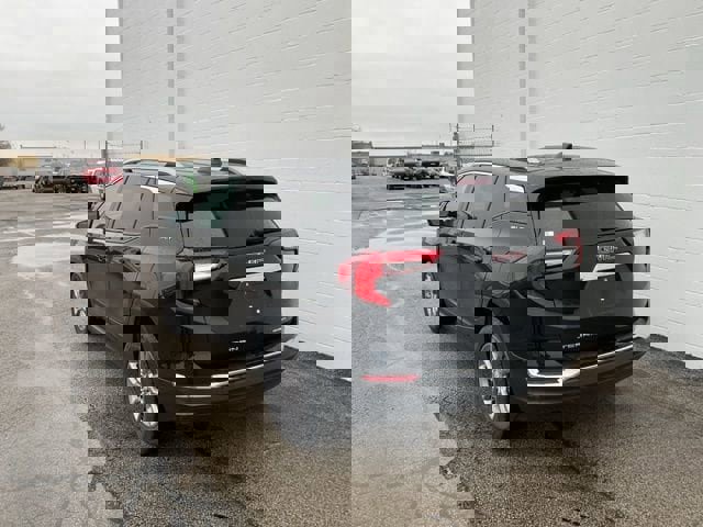 Used 2024 GMC Terrain SLT image 34