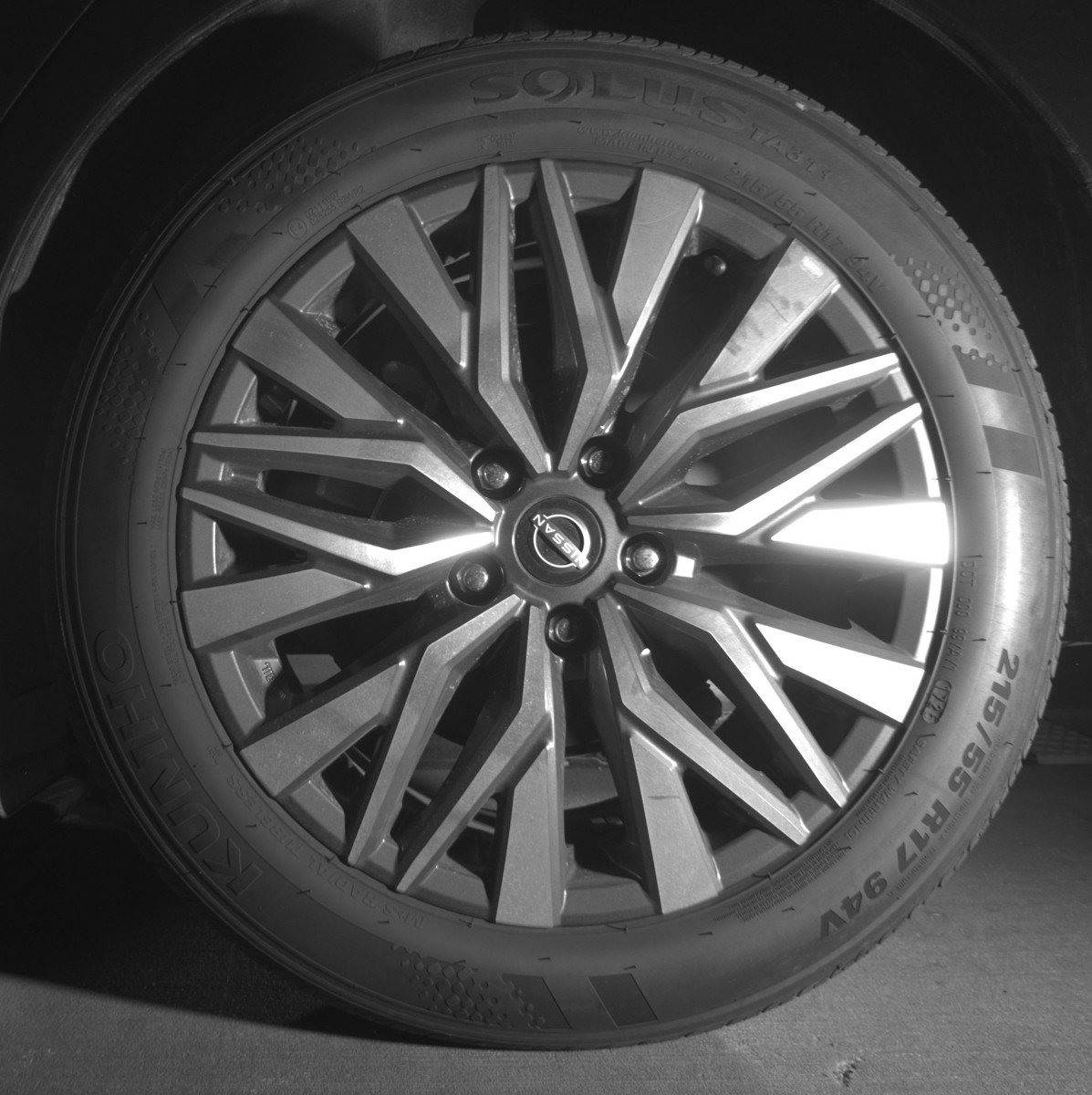 Used 2025 Nissan Altima 2.5 SV FWD image 14