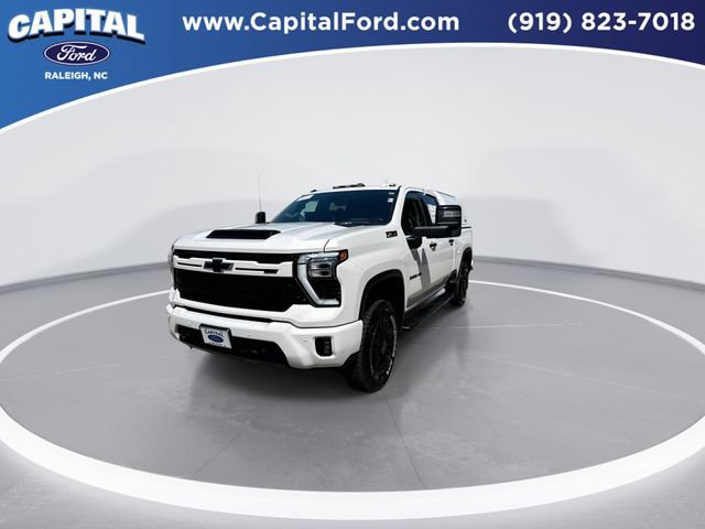 Used 2024 Chevrolet Silverado 2500 LTZ w/ LTZ Plus Package AWD/4WD image 4
