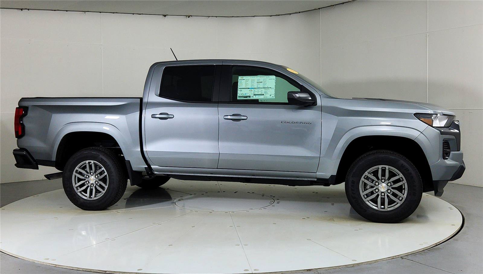 Used 2023 Chevrolet Colorado LT w/ LT Convenience Package II RWD image 2