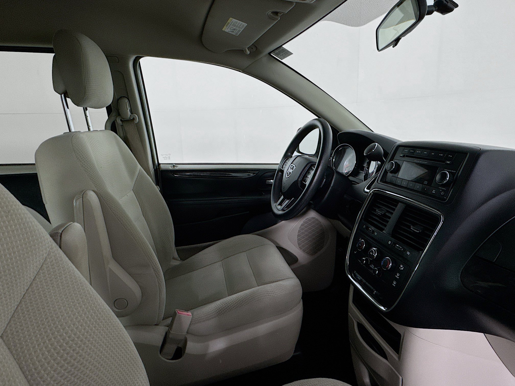 Used 2017 Dodge Grand Caravan SE FWD image 25